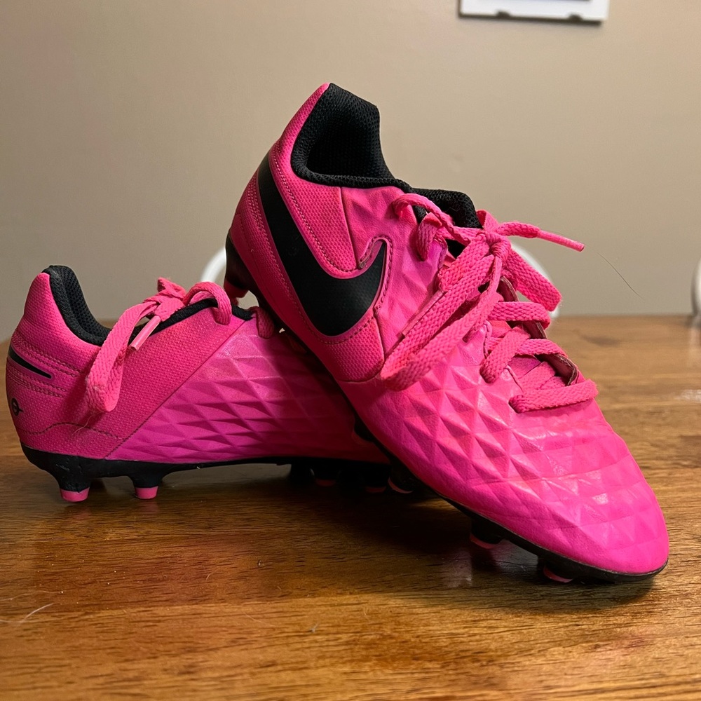 Nike Tiempo Pink & Black Girls 3Y Cleats